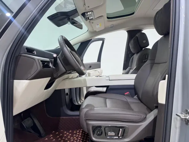 Li Auto MEGA — Фото автомобиля 7