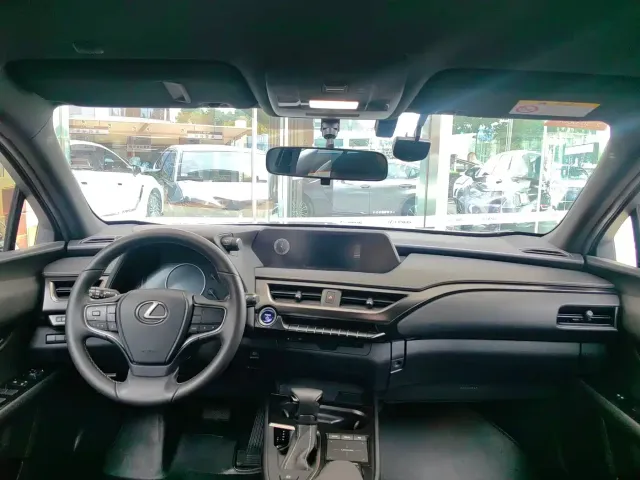 Lexus UX — Фото автомобиля 3
