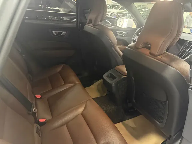 Volvo XC60 — Фото автомобиля 5
