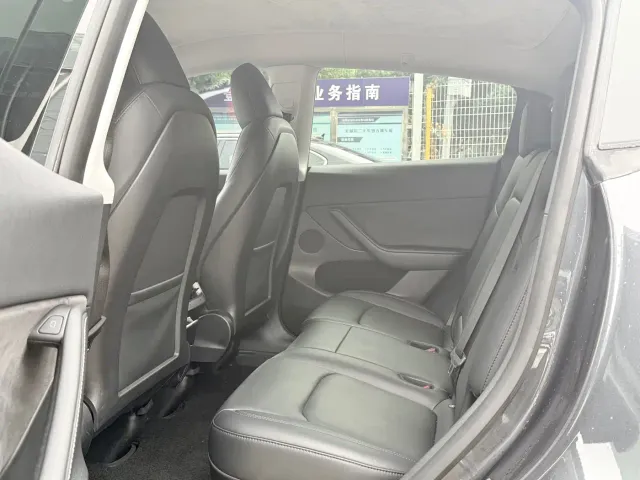 Tesla Model Y — Фото автомобиля 7