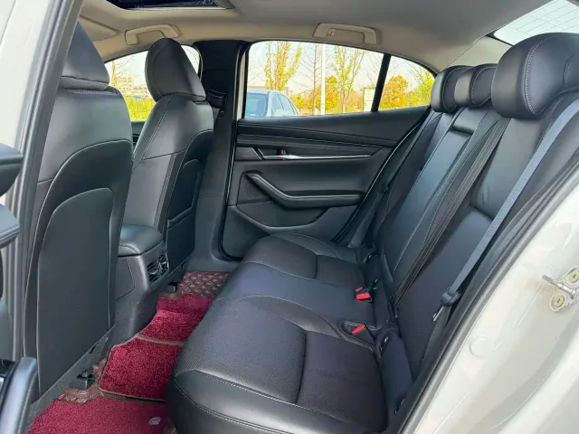 Mazda Axela — Фото автомобиля 13