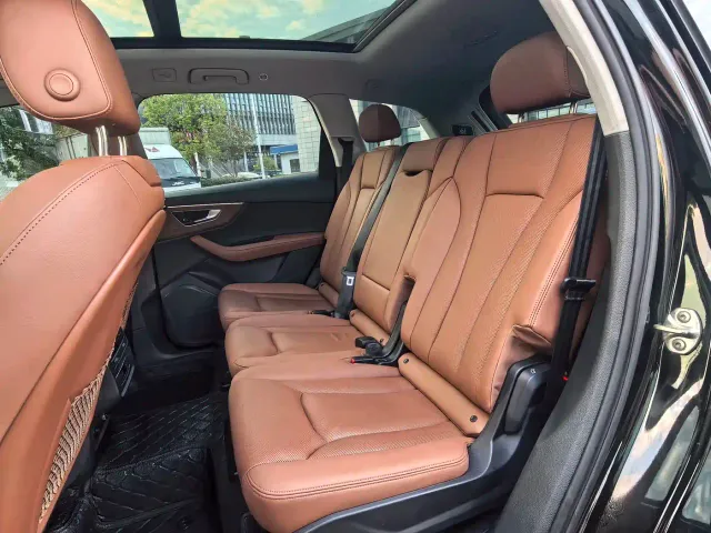 Audi Q7 — Фото автомобиля 10