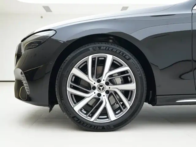 Mercedes-Benz E-Class — Фото автомобиля 14