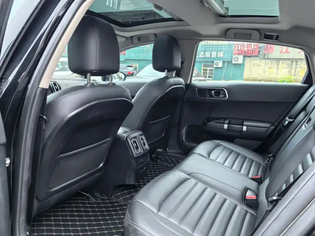 Citroen C6 — Фото автомобиля 10