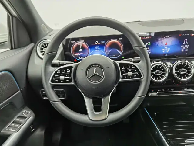 Mercedes-Benz EQA — Фото автомобиля 11