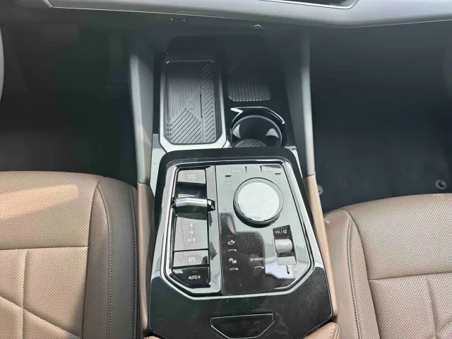 BMW i5 — Фото автомобиля 11