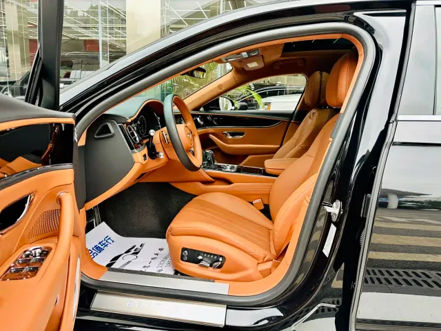 Bentley Flying Spur — Фото автомобиля 8