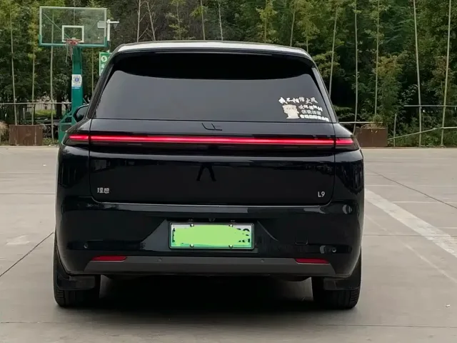 Li Auto L8 — Фото автомобиля 9