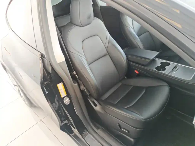 Tesla Model Y — Фото автомобиля 24
