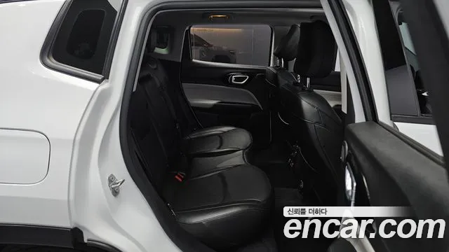 Jeep Compass 2nd Gen — Фото автомобиля 16