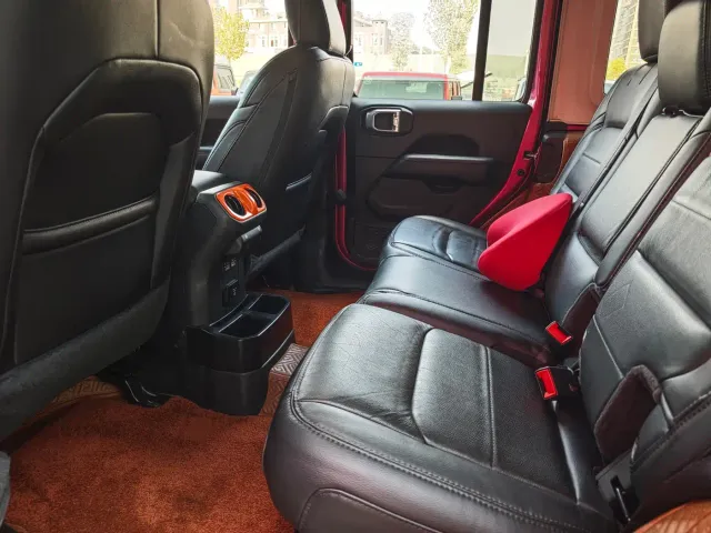 Jeep Wrangler — Фото автомобиля 13