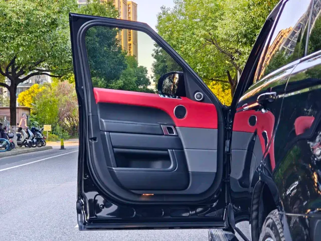 Land Rover Range Rover Sport — Фото автомобиля 5