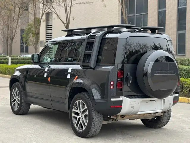 Land Rover Defender — Фото автомобиля 21