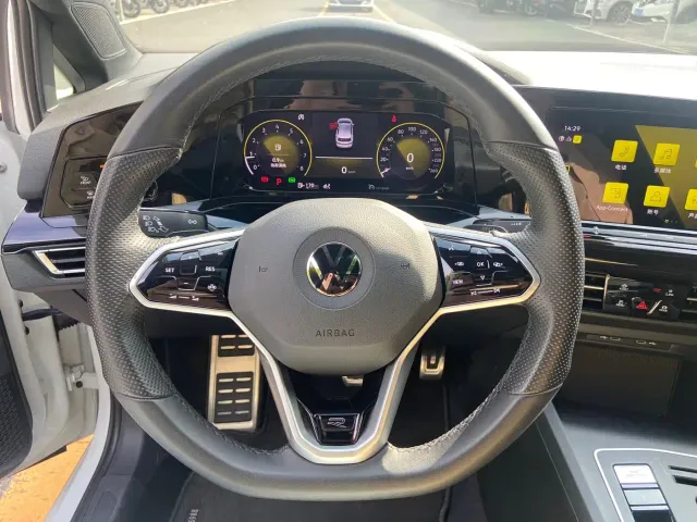 Volkswagen Golf — Фото автомобиля 12