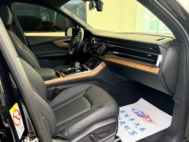 Audi Q7 — Фото автомобиля 6
