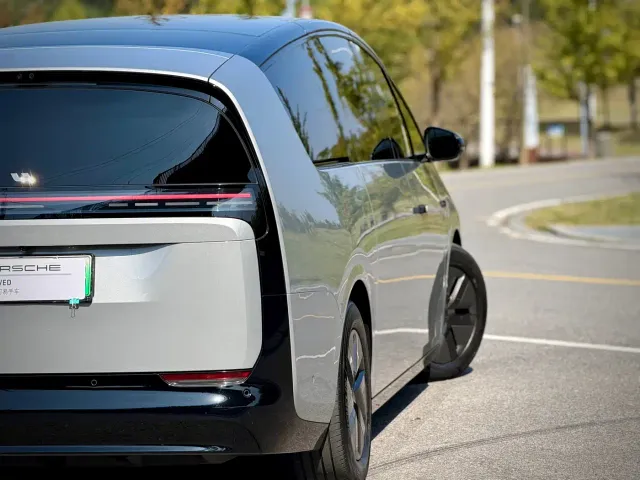 Li Auto MEGA — Фото автомобиля 20