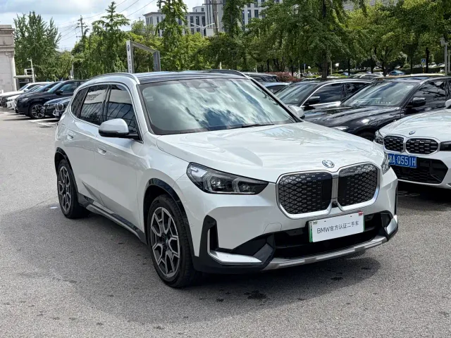 BMW iX1 — Фото автомобиля 3