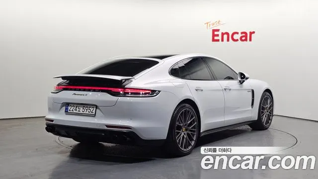 Porsche Panamera — Фото автомобиля 2