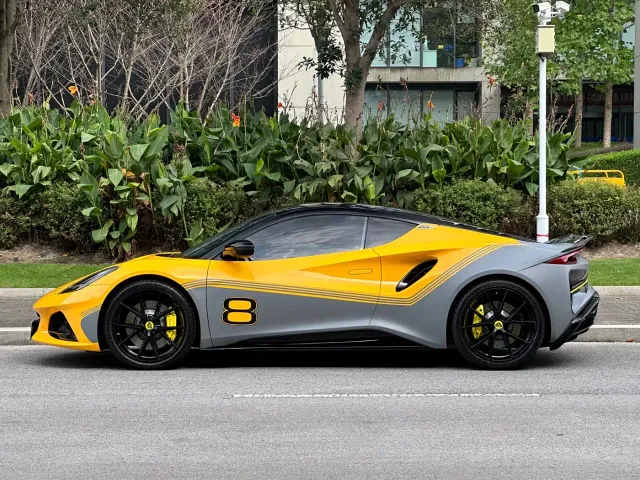 Lotus Emira — Фото автомобиля 7