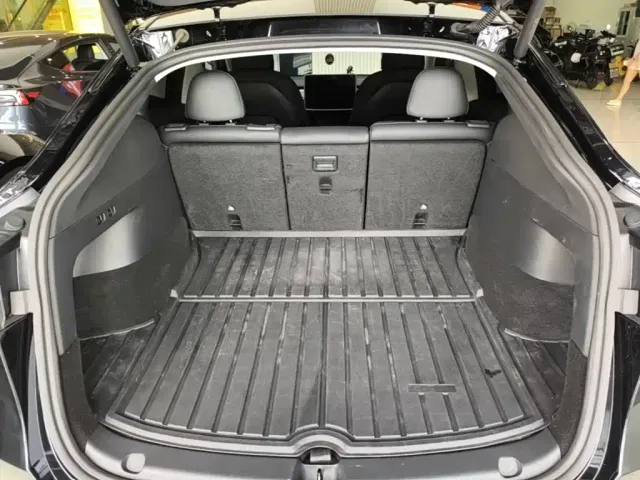 Tesla Model Y — Фото автомобиля 18