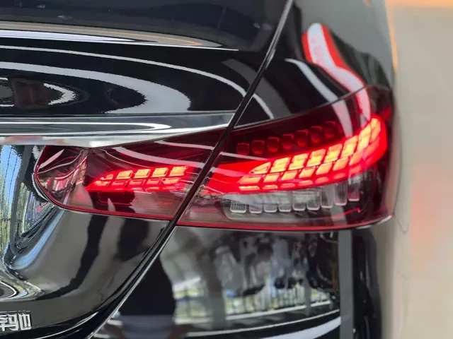 Mercedes-Benz E-Class — Фото автомобиля 18