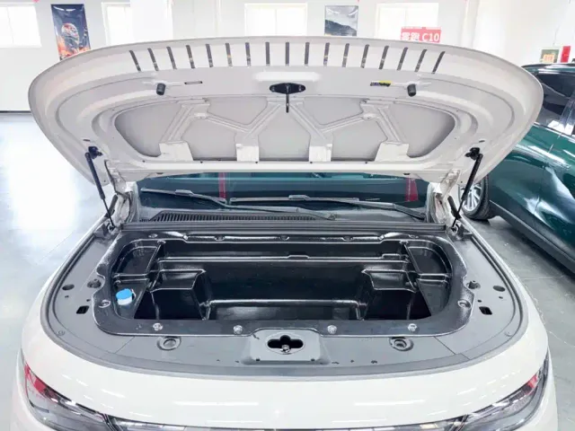 Leapmotor C10 — Фото автомобиля 25