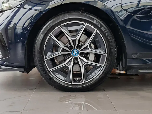 BMW i5 — Фото автомобиля 17