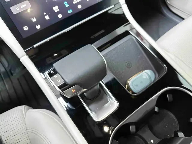 Li Auto ONE — Фото автомобиля 5