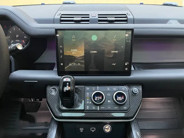 Land Rover Defender — Фото автомобиля 14