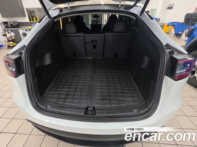 Tesla Model Y — Фото автомобиля 2