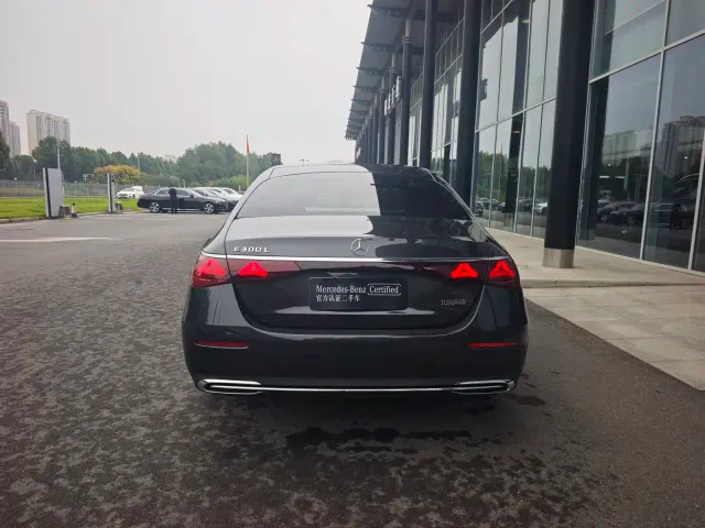 Mercedes-Benz E-Class — Фото автомобиля 5