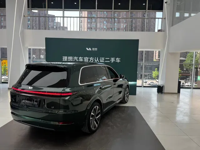 Li Auto L9 — Фото автомобиля 2