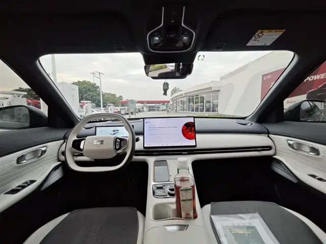 Geely Galaxy Starship 7 EM-i — Фото автомобиля 6