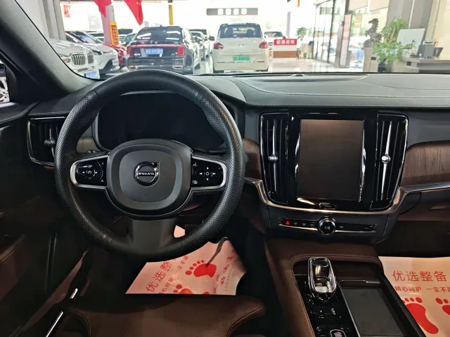 Volvo S90 — Фото автомобиля 9