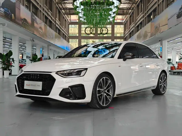 Фотография автомобиля — Audi A4L