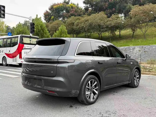 Li Auto L8 — Фото автомобиля 9