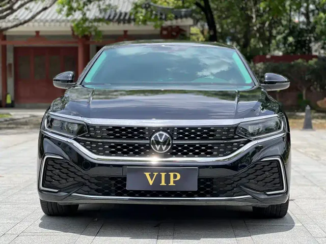 Volkswagen Passat — Фото автомобиля 2