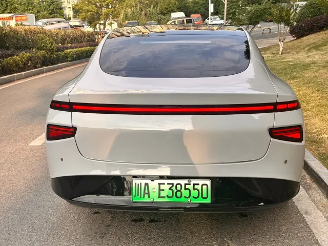 Xpeng P7 — Фото автомобиля 10