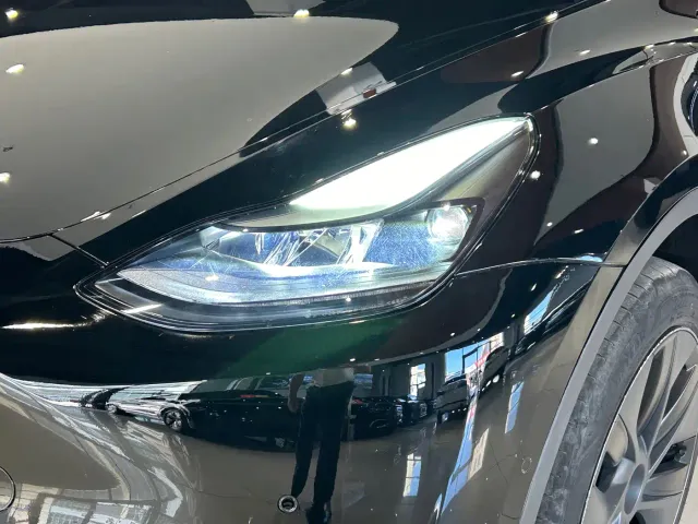 Tesla Model Y — Фото автомобиля 2