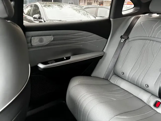 Geely Galaxy E8 — Фото автомобиля 8