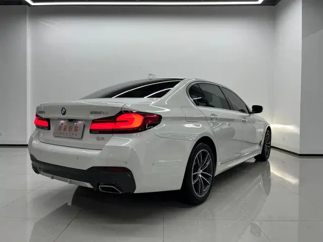 BMW 5 Series — Фото автомобиля 4