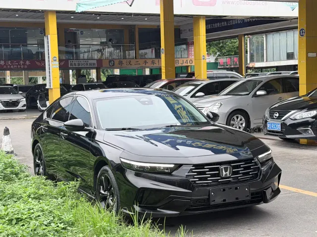 Honda Accord — Фото автомобиля 3