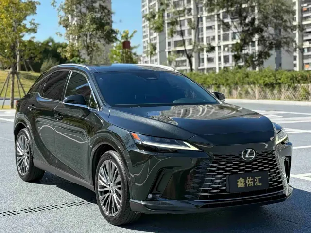 Фотография автомобиля — Lexus RX