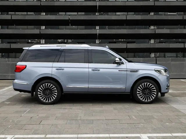 Lincoln Navigator — Фото автомобиля 14