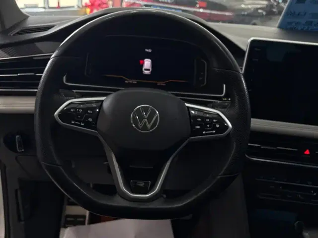 Volkswagen Tiguan L — Фото автомобиля 10