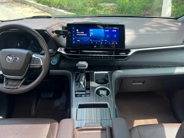 Toyota Sienna — Фото автомобиля 11