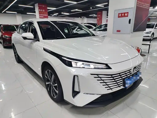 Changan Eado — Фото автомобиля 3