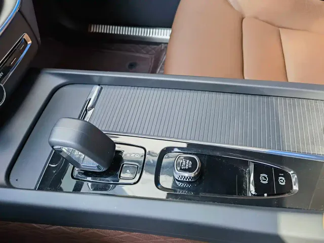 Volvo XC60 — Фото автомобиля 11