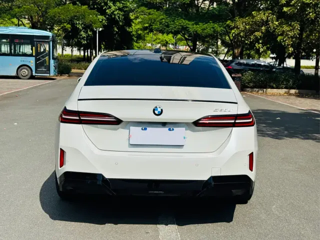 BMW 5 Series — Фото автомобиля 8