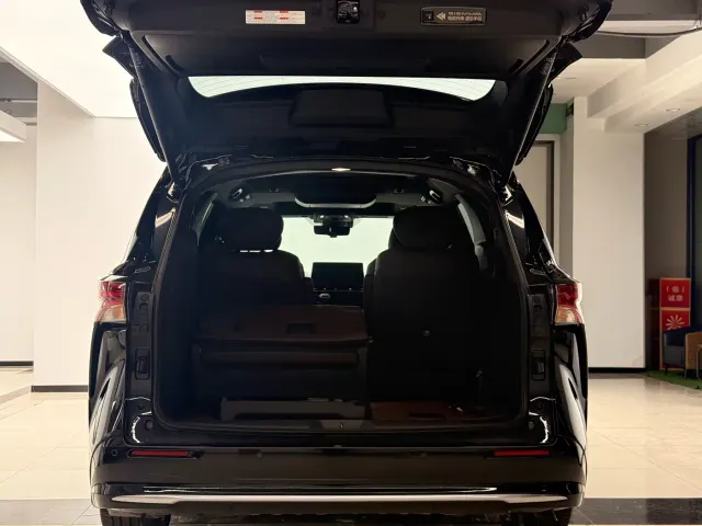 Toyota Sienna — Фото автомобиля 21